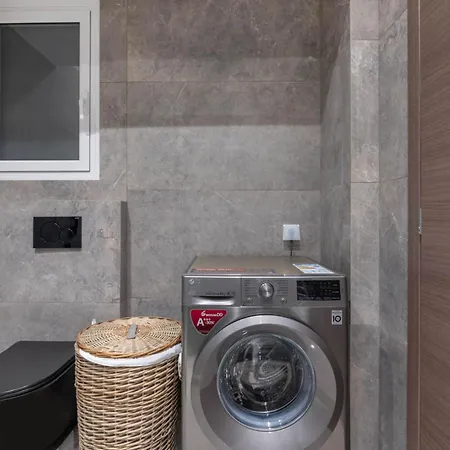 Apartment Nature-infused Vibes & Nightlife *