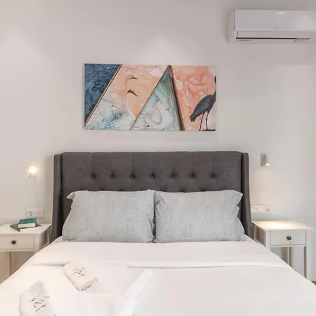 Nature-infused Vibes & Nightlife Apartment *